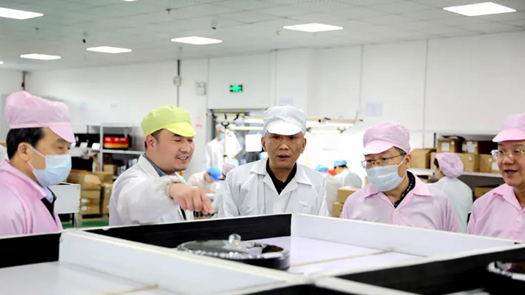省人大常委會(huì)委員、省人大財(cái)政經(jīng)濟(jì)委員會(huì)主任委員張亦賢一行調(diào)研炬神電子
