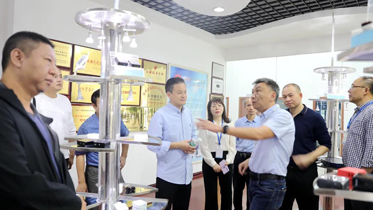 市政協(xié)副主席、九三學(xué)社郴州市委主委潘執(zhí)坤一行調(diào)研炬神電子