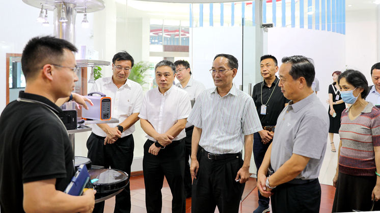 全國(guó)政協(xié)委員（廣東省委原常委、省紀(jì)委原書(shū)記）黃先耀一行考察炬神電子
